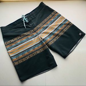 BILLABONG PLATINUM SUNDAYS BOARD SHORTS SIZE 36